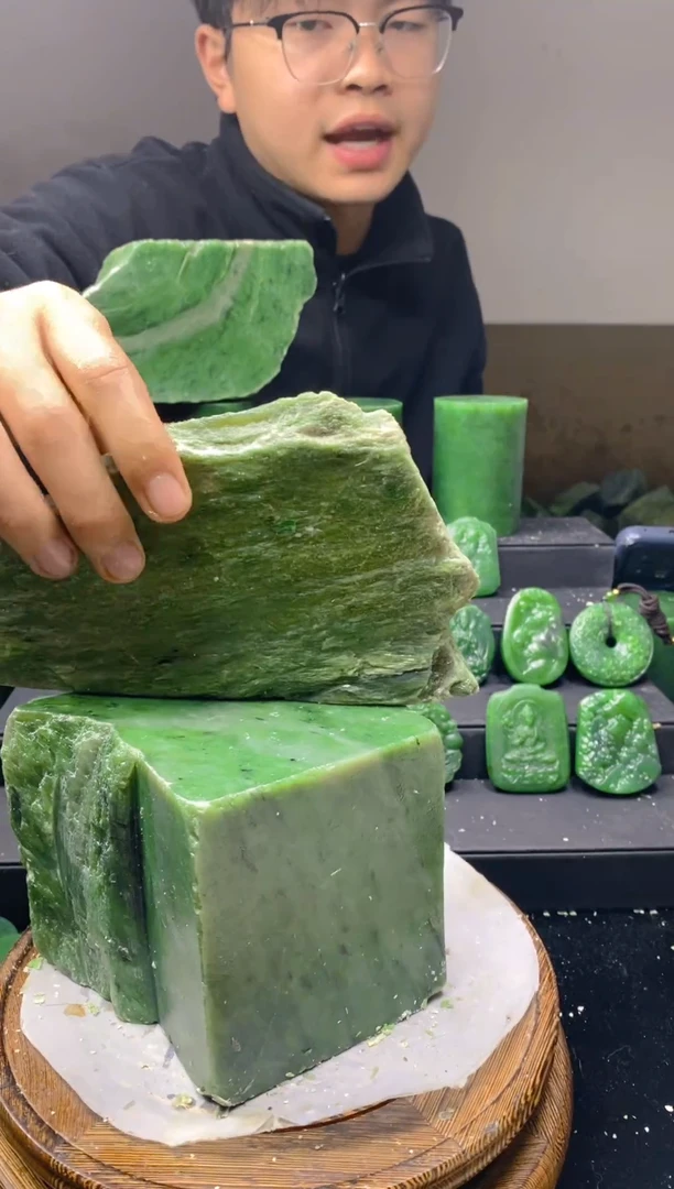 未镶嵌和田玉（碧玉）珠宝半成品1