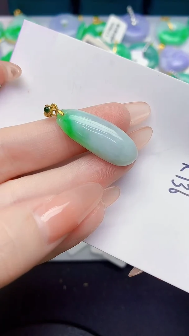 颈饰未镶嵌翡翠缅甸天然翡翠A货