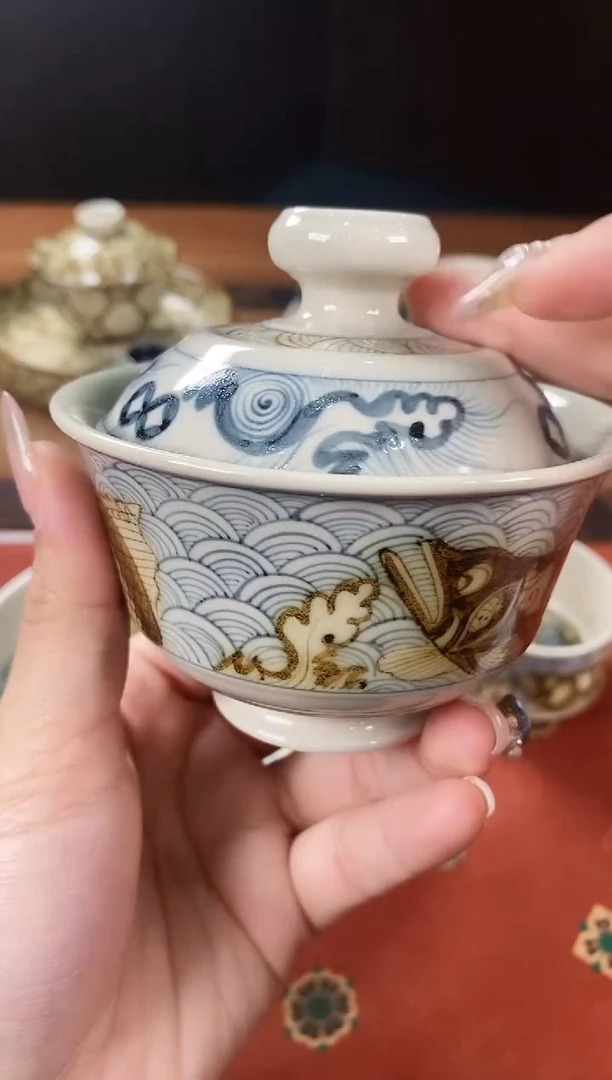 【闪购商品】《渐升堂》神秘二号釉鱼纹盖碗