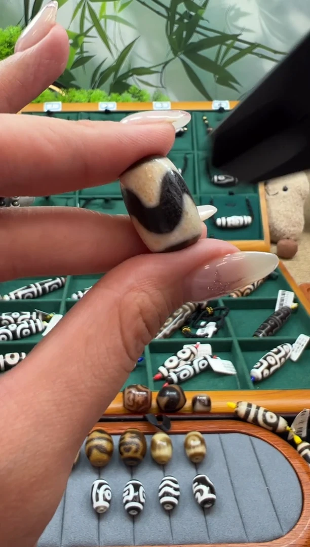 未镶嵌颈饰玛瑙/玉髓（覆膜）80.(微瑕)