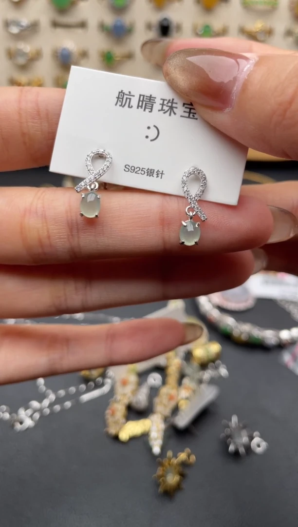 翡翠银S925镶嵌耳饰一物一证一礼盒