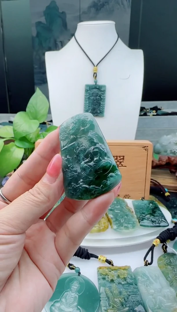 【闪购商品】翡翠颈饰未镶嵌多样性随机一件发货