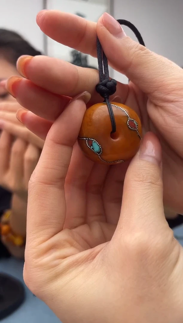 【闪购商品】蜜蜡珠宝奇石未镶嵌配绳假一罚十，010