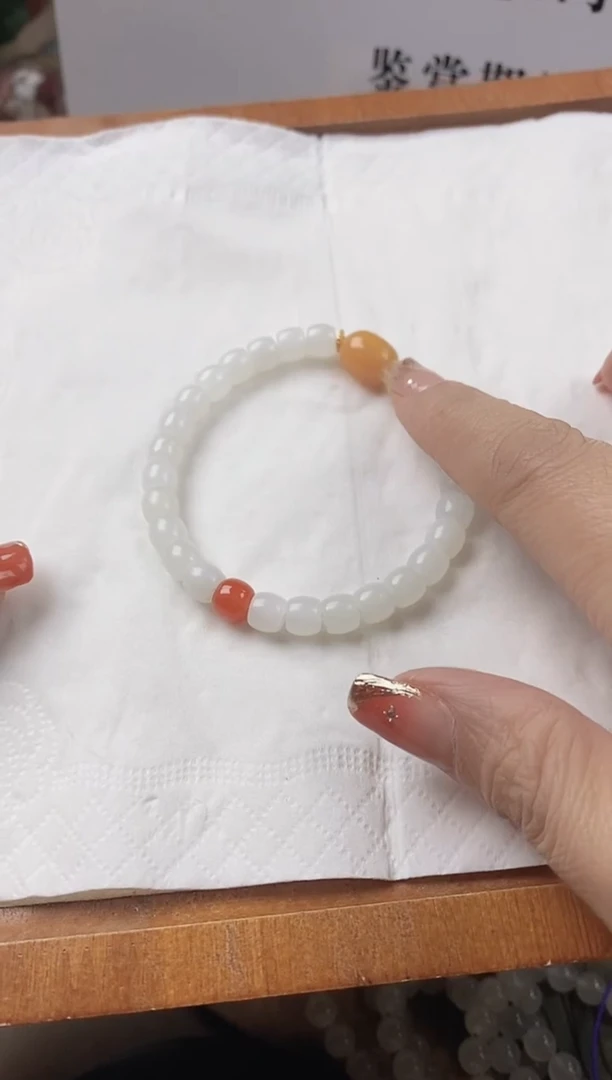 颈饰未镶嵌和田玉手串