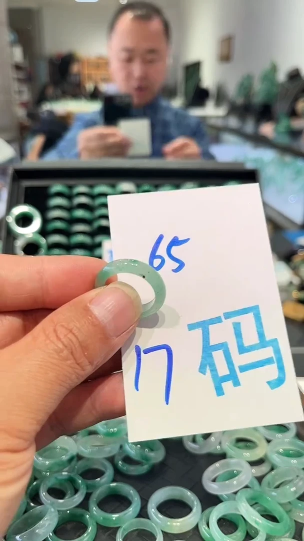 未镶嵌戒圈石英质玉非洲翠