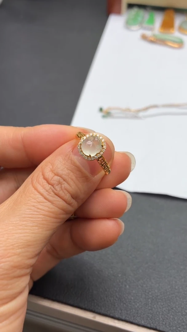 颈饰18K金镶嵌翡翠天然翡翠A货