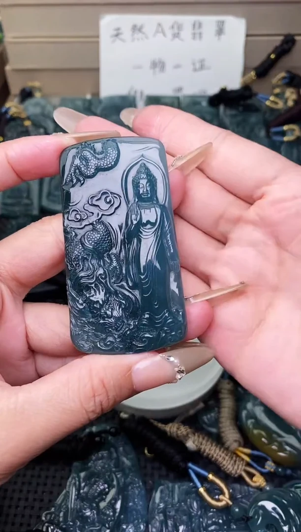 颈饰未镶嵌翡翠