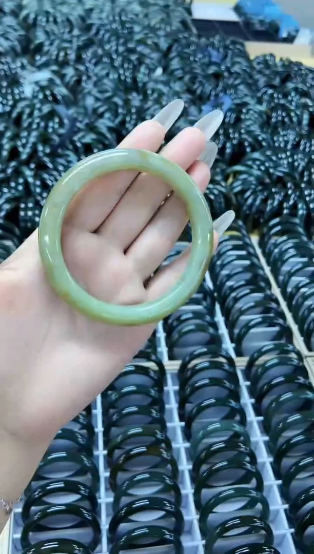 和田玉手镯未镶嵌和田玉手镯多样性发其一    61-62  1120003