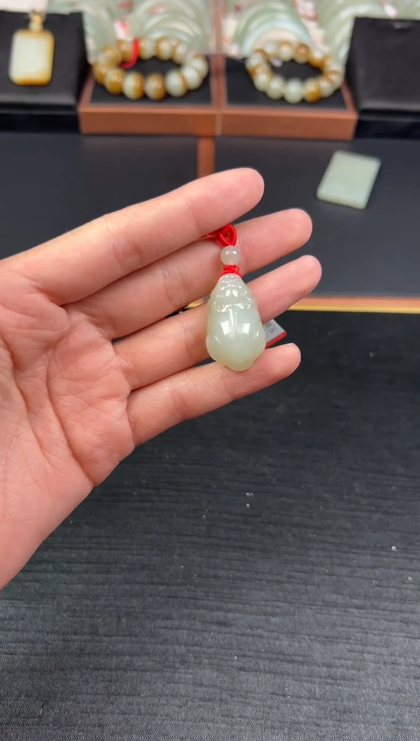 【闪购商品】和田玉吊坠(赠链)未镶嵌且末微色差近矿