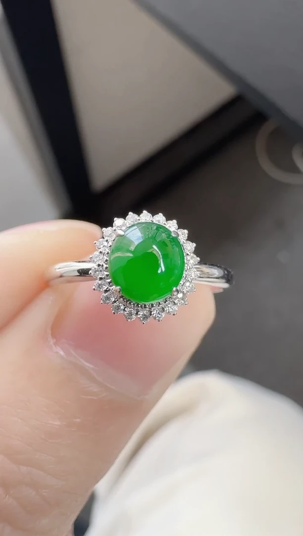 18K金镶嵌戒指翡翠寄售回流，不退不换