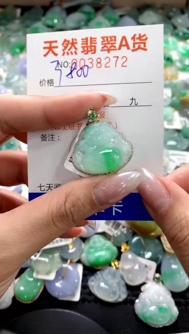 颈饰18K金镶嵌翡翠1111111111111111