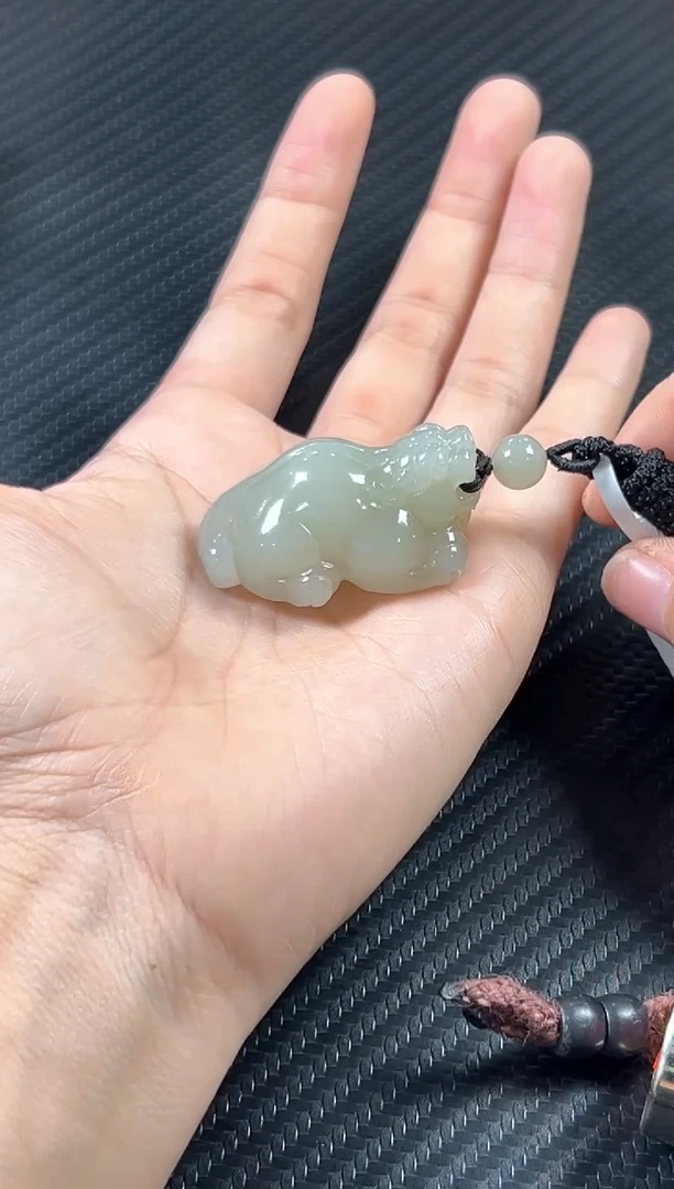 吊坠(赠链)未镶嵌和田玉且末微色差近矿
