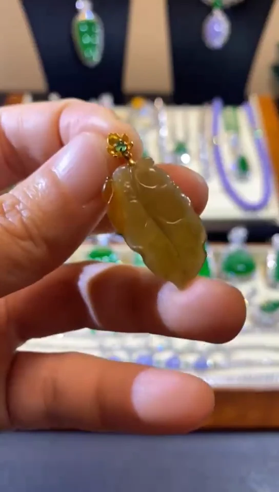 【闪购商品】翡翠吊坠(赠链)18K金镶嵌缅甸天然A货翡翠