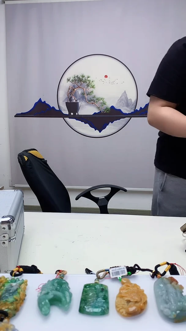 定制翡翠未镶嵌小**.5060DD-毛货挂件
