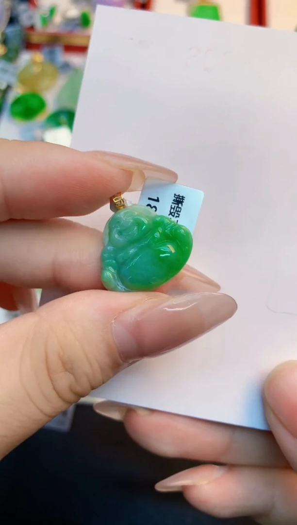 翡翠未镶嵌颈饰1