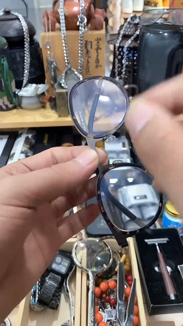 瓷片闪购商品  如图所示