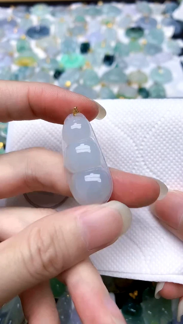 颈饰18K金镶嵌翡翠天然A货翡翠