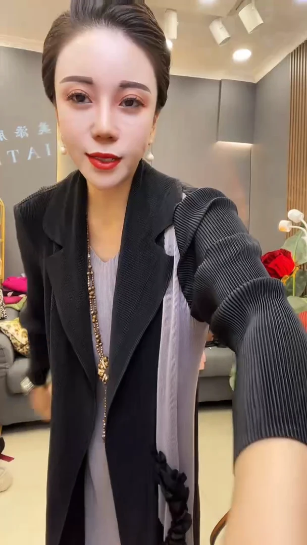 聚酯纤维（涤纶）黑灰色  2侧盘花
