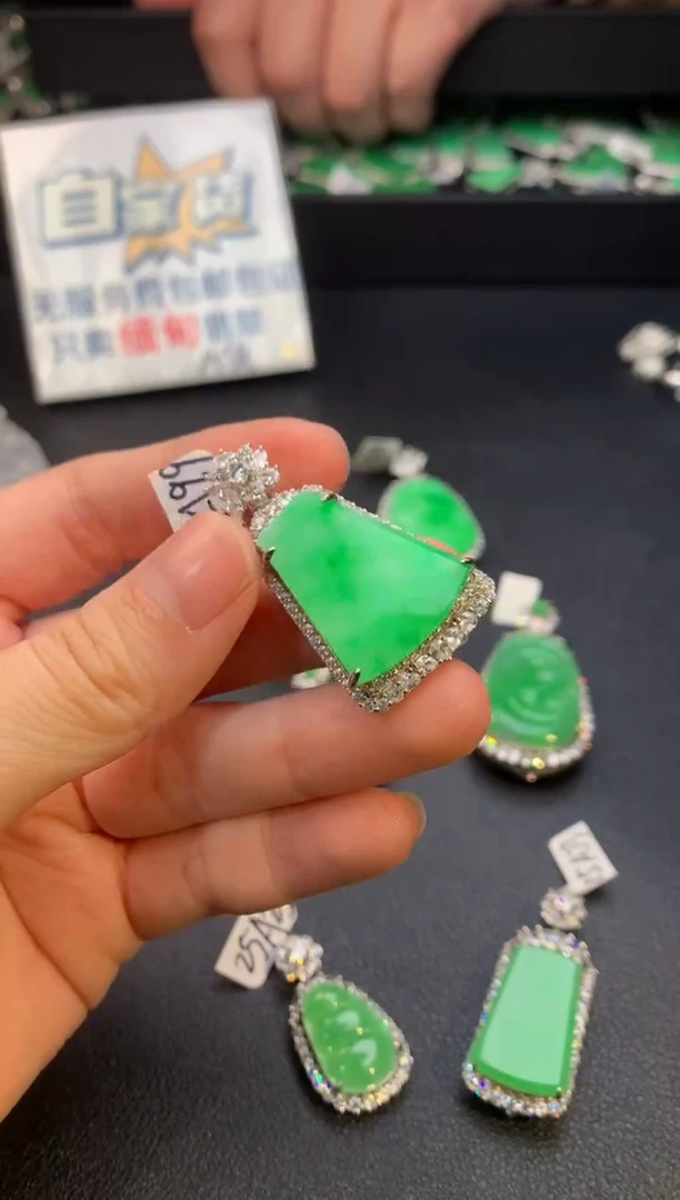 【闪购商品】翡翠颈饰银S925镶嵌翡翠