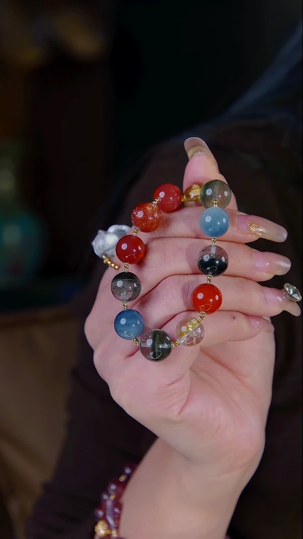 18K金镶嵌手链水晶彩多宝606