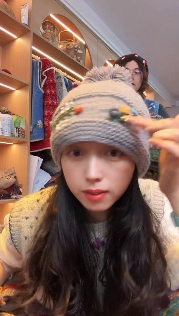 纯棉百羊毛灰色刺绣单球帽