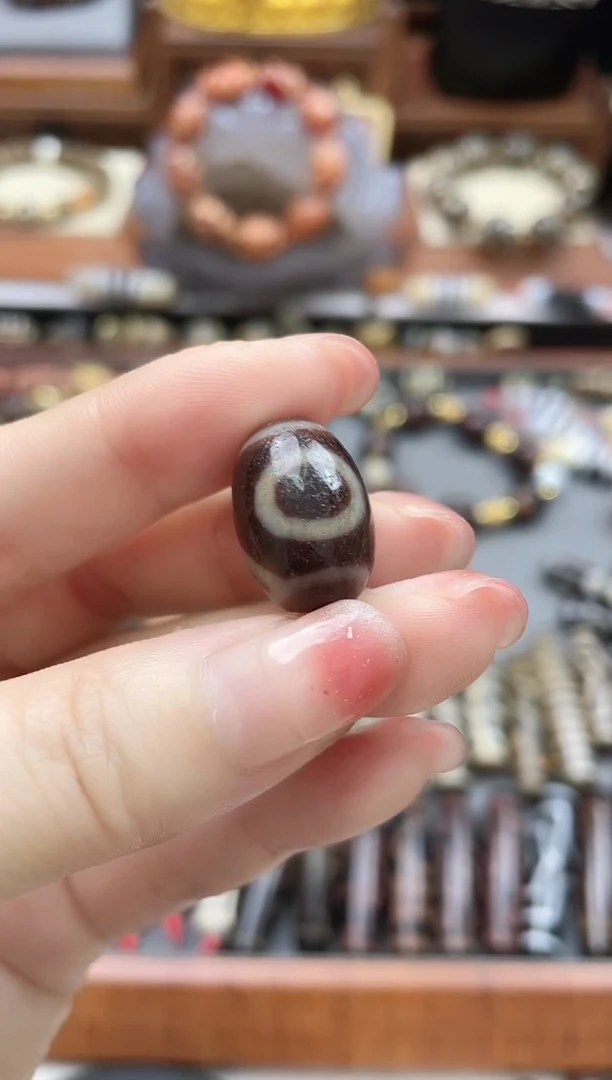 未镶嵌珠珠玛瑙/玉髓红肉一眼靠山