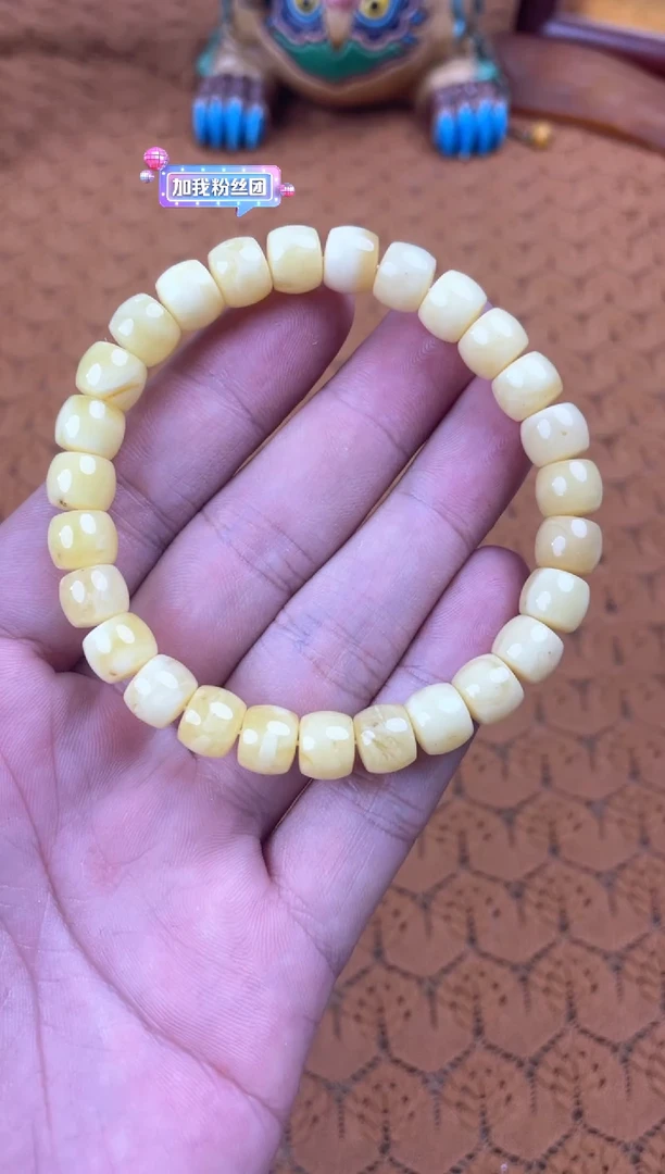 未镶嵌蜜蜡裸石111瑕疵发一件