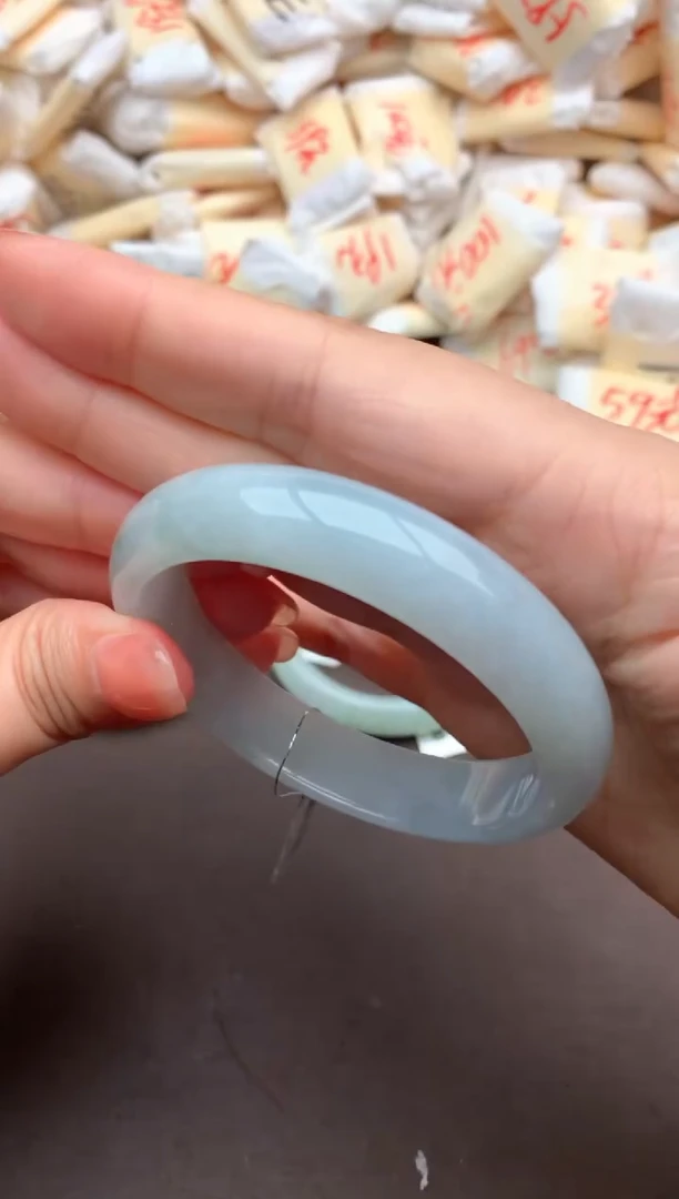 翡翠手镯未镶嵌57.7圈，13