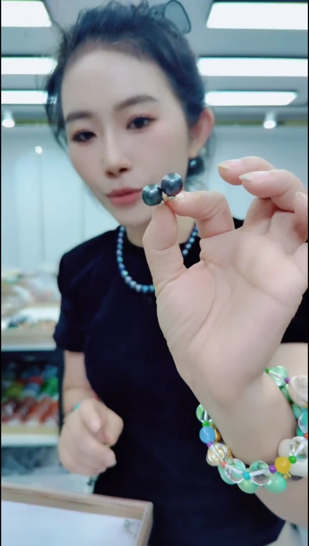 无非金属08151耳钉一对