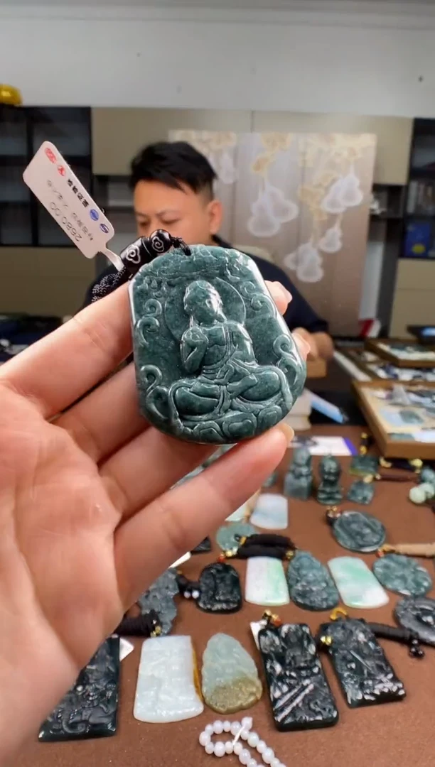 颈饰未镶嵌翡翠多样性发其一