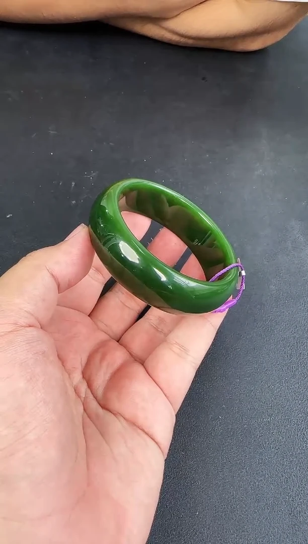 颈饰未镶嵌和田玉（碧玉）俄老料圈口约59.1 宽10.7 厚8.7