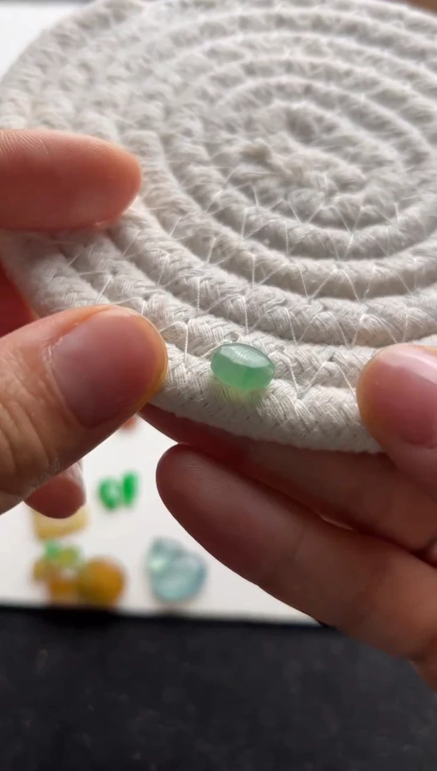定制翡翠未镶嵌绿蛋面珠280