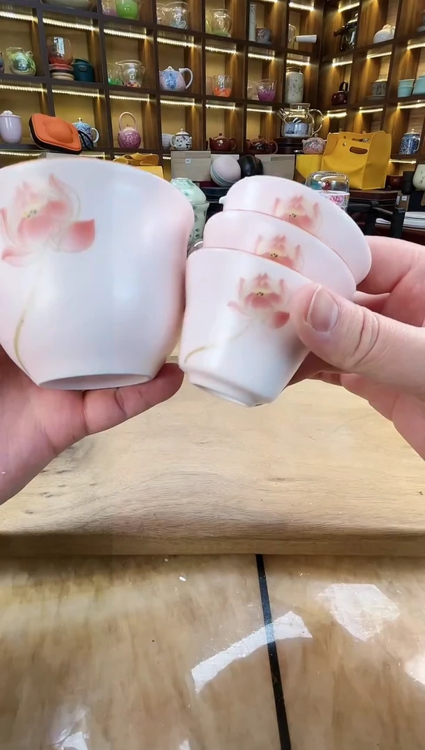 【闪购商品】粉莲花旅行套装。。。。。