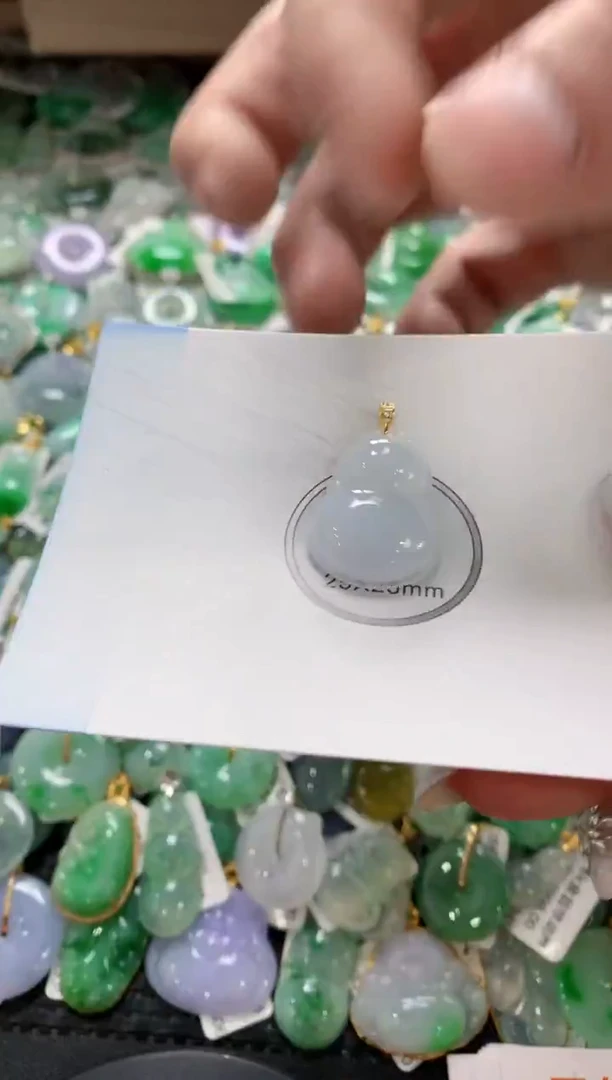 颈饰18K金镶嵌翡翠1111111111111111