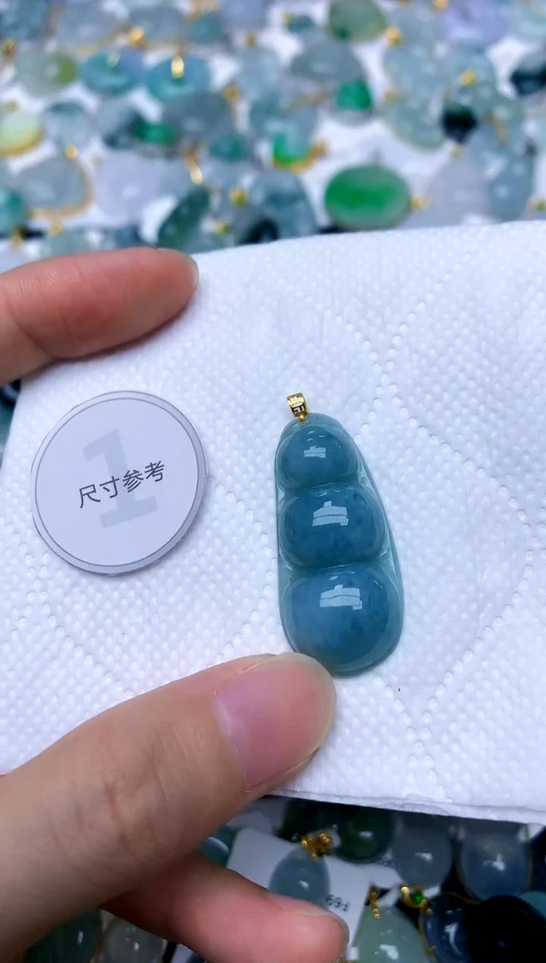 颈饰18K金镶嵌翡翠天然A货翡翠