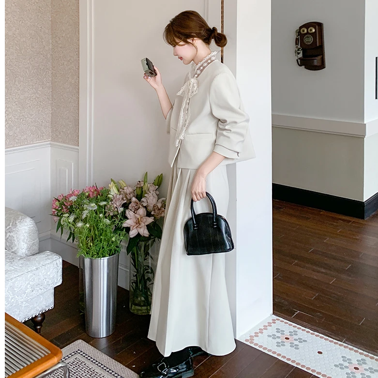 米白色气质名媛小香风上衣套装女秋季2025新款显瘦半身裙两件套