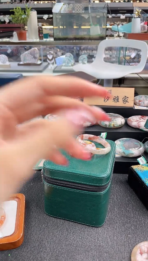 未镶嵌手镯石英质玉六*六圈口（赠品镯心）