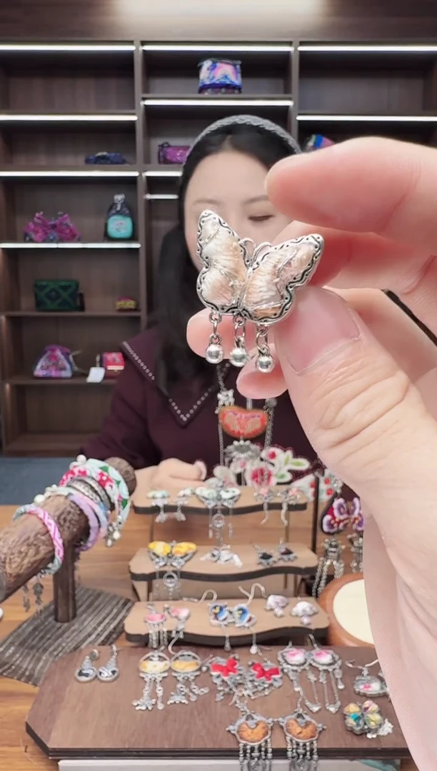 织绣109蒙阿苏苗绣传承店