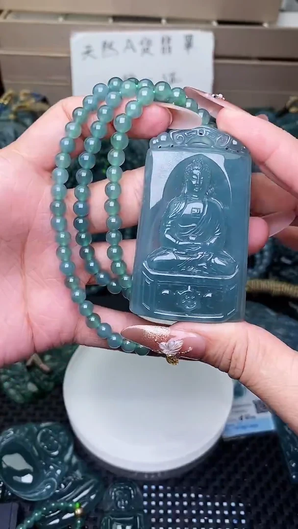 颈饰未镶嵌翡翠