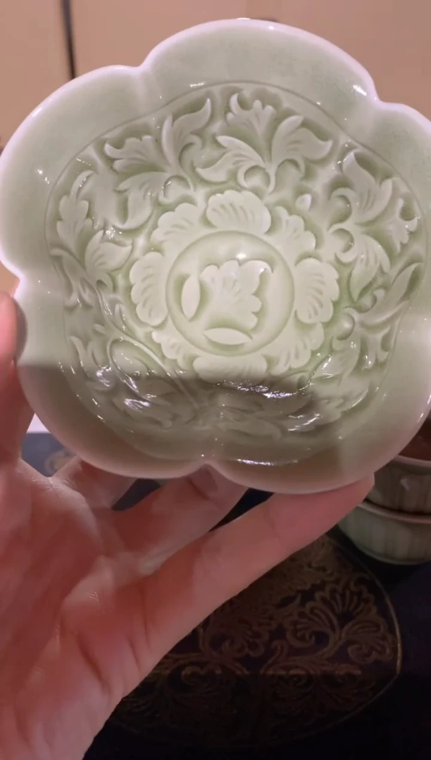 瓷片【牡丹纹饰随机】微瑕处理 手工花口折棱盏 一个 开片