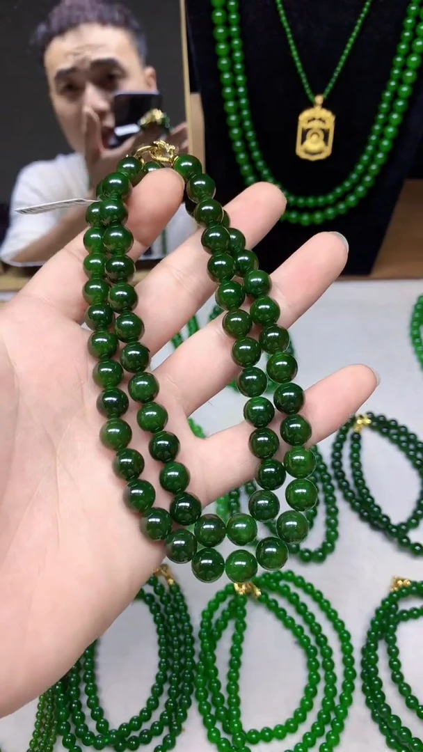项链未镶嵌和田玉（碧玉）俄碧卡10的60颗菠菜绿