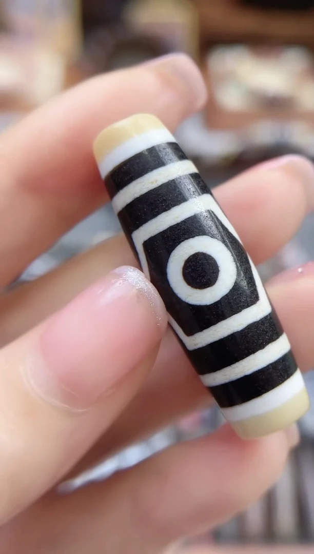 玛瑙/玉髓珠珠未镶嵌黑白宝盖三眼