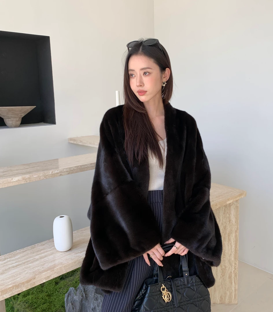 海宁圣宜2025新款V领慵懒风蝙蝠袖爆款水貂皮草女大衣外套