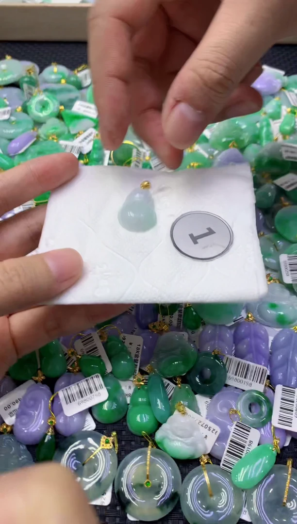 颈饰未镶嵌翡翠天然缅甸翡翠A货