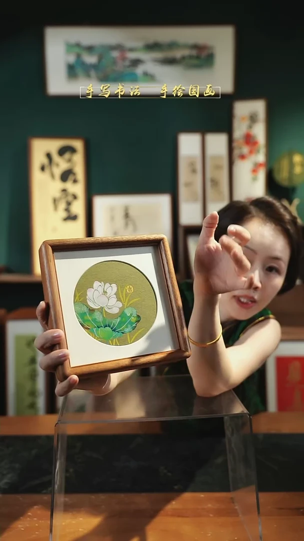 国画6寸 绿底荷花 摆台 实木 17*17cm