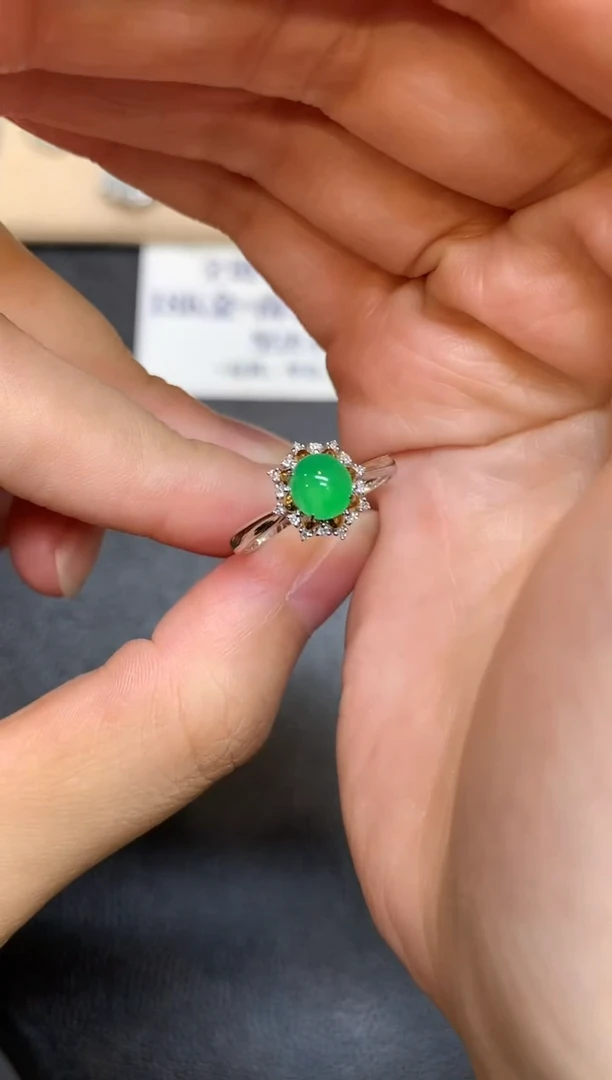 18K金镶嵌戒指翡翠蛋面【无服务费