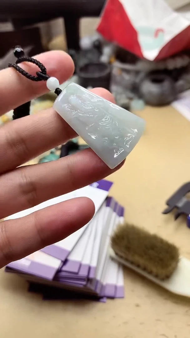 翡翠未镶嵌颈饰挂件