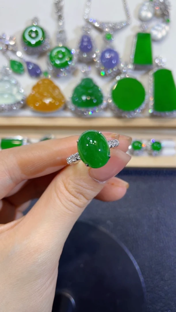 颈饰18K金镶嵌翡翠团购11