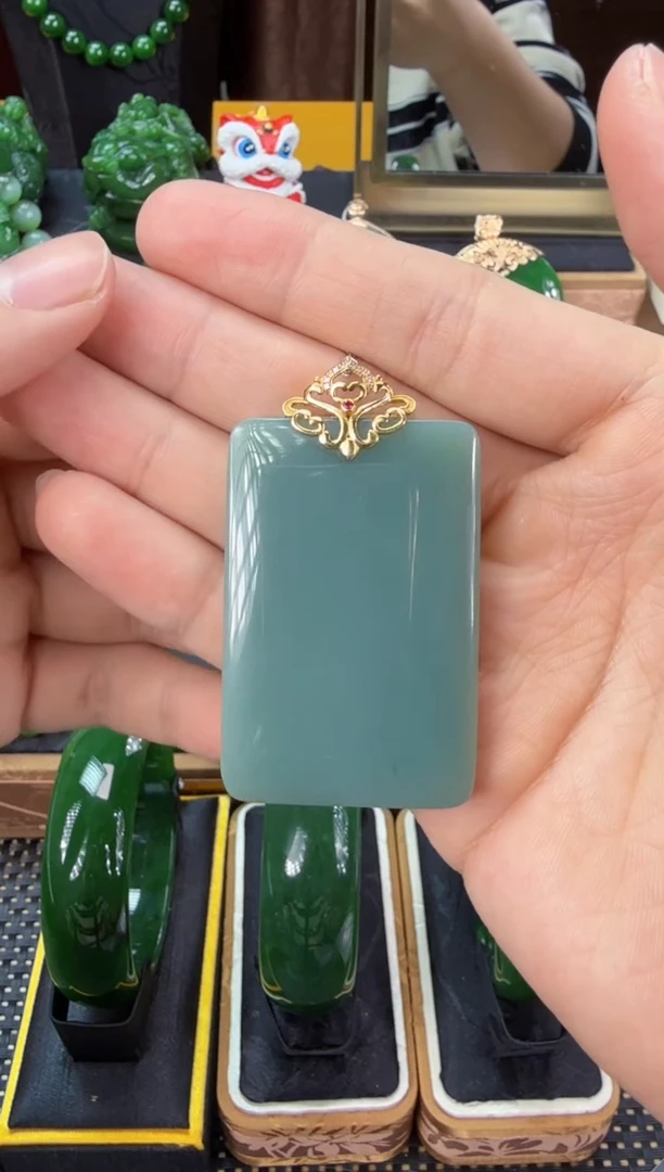 【闪购商品】和田玉（碧玉）吊坠(赠链)18K金镶嵌