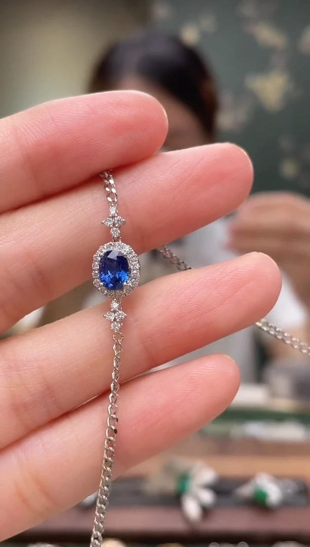 手链蓝宝石18K金镶嵌主石：0.95ct